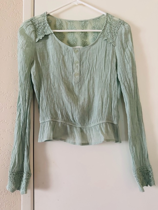 mine Tops - mine Long Sleeve Blouse Women’s size Medium Mint Green Lace-Trim